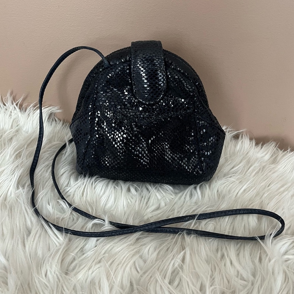 {Bags by Pinky} Genuine Leather Vintage Clamshell Crossbody Purse in Deep Blue